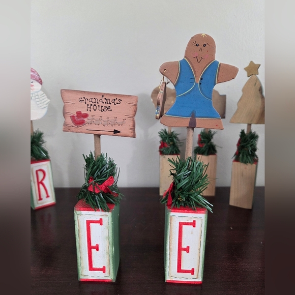 9 Pc. Vtg 'GREETINGS' Rustic Country Painted Wood Block Christmas Seasonal Decor - Picture 4 of 7